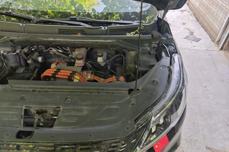 Used SAIC MAXUS EUNIQ 5 2022 Elite Edition Six-Seater Engine Bay Left