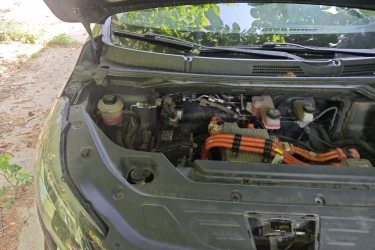 Used SAIC MAXUS EUNIQ 5 2022 Elite Edition Six-Seater Engine Bay Right