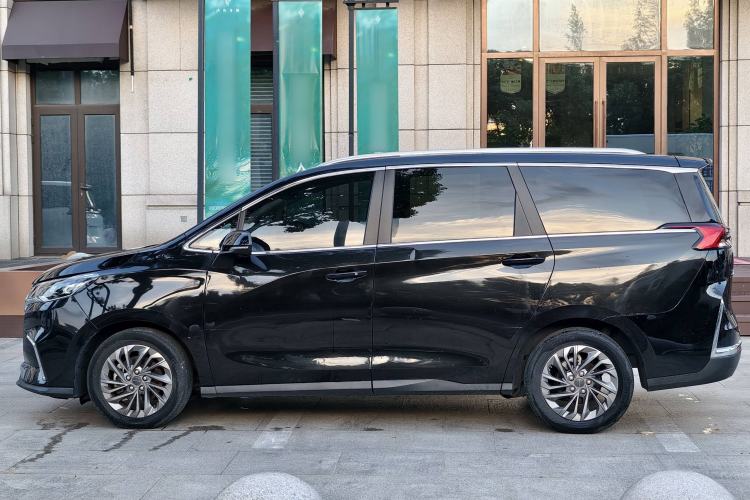 Used SAIC MAXUS EUNIQ 5 2022 Luxury Edition Six Seats Exterior 5