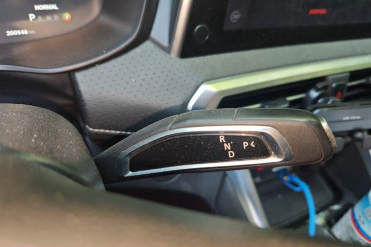 Used SAIC MAXUS EUNIQ 5 2022 Elite Edition Six-Seater Gear Lever