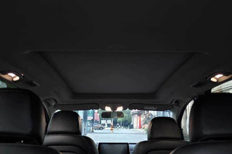 Used SAIC MAXUS EUNIQ 5 2022 Luxury Edition Six Seats Headliner
