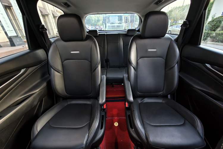 Used SAIC MAXUS EUNIQ 5 2022 Luxury Edition Six Seats Interior 2