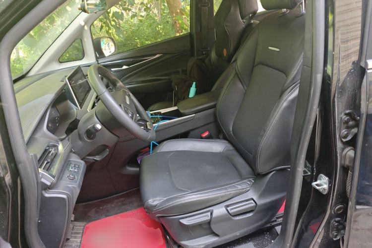 Used SAIC MAXUS EUNIQ 5 2022 Elite Edition Six-Seater Left Front Seat