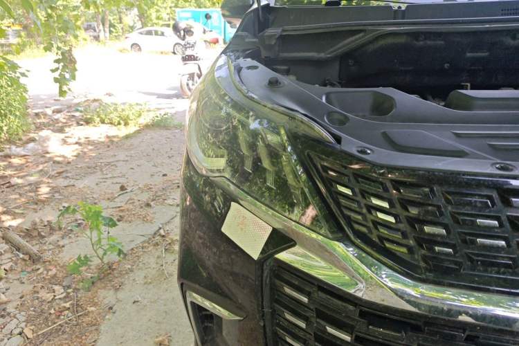 Used SAIC MAXUS EUNIQ 5 2022 Elite Edition Six-Seater Right Front Headlight