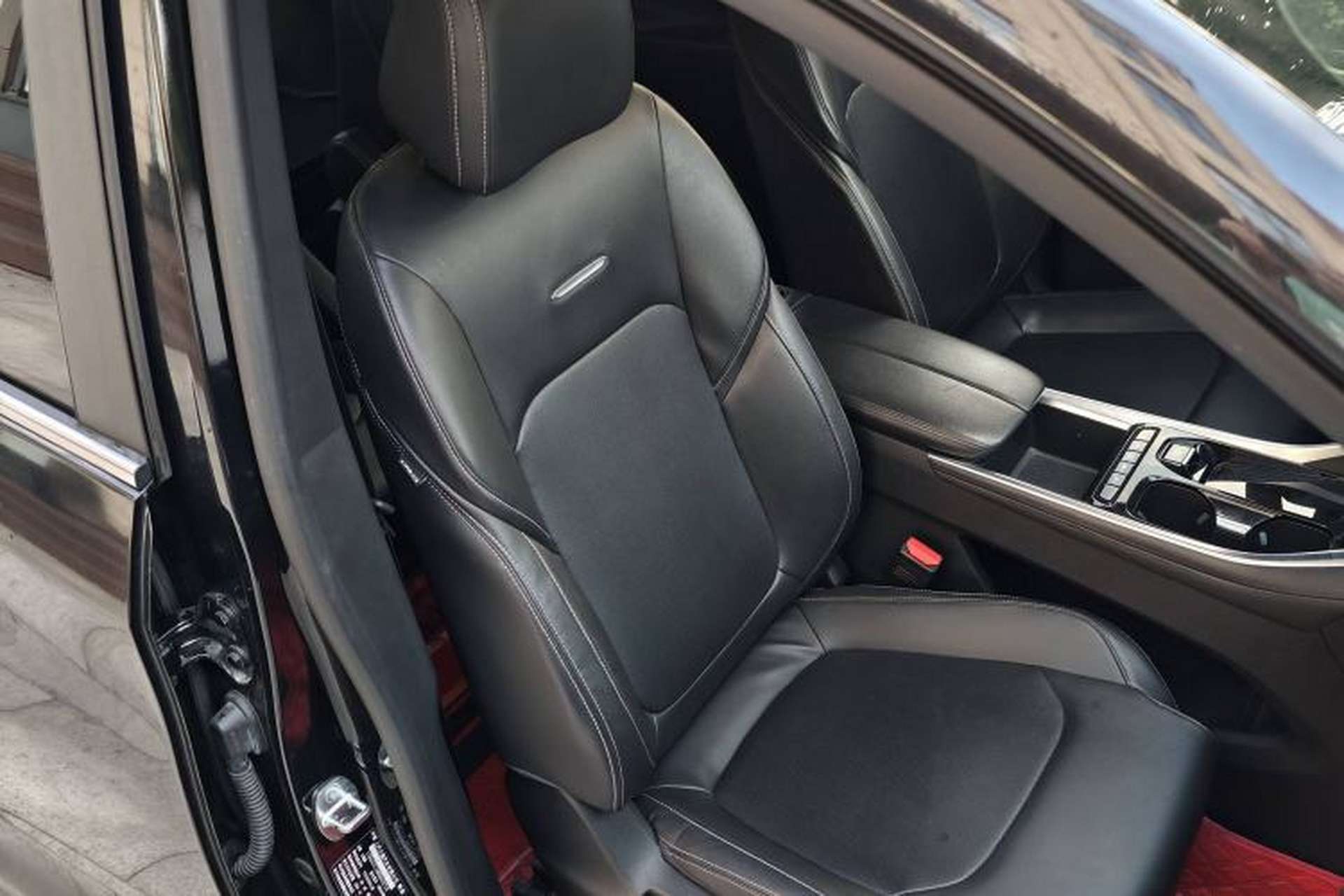 Used SAIC MAXUS EUNIQ 5 2022 Luxury Edition Six Seats Right Front Seat