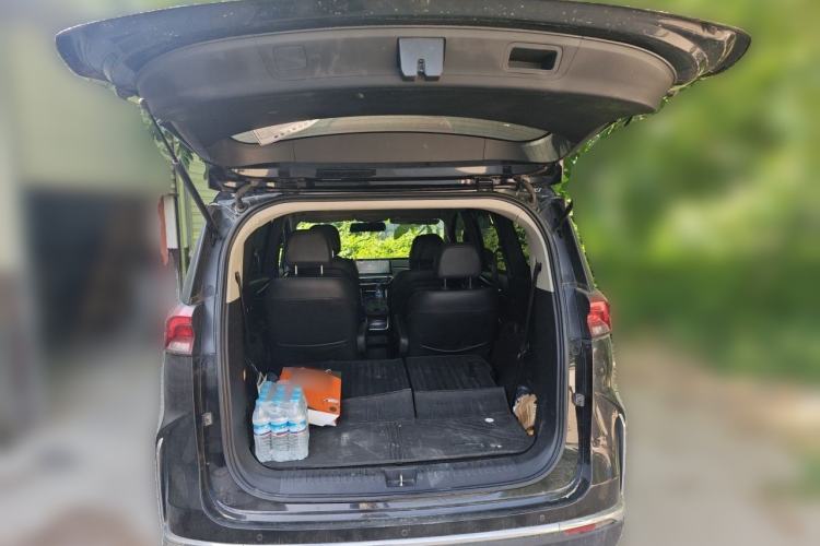 Used SAIC MAXUS EUNIQ 5 2022 Elite Edition Six-Seater Trunk