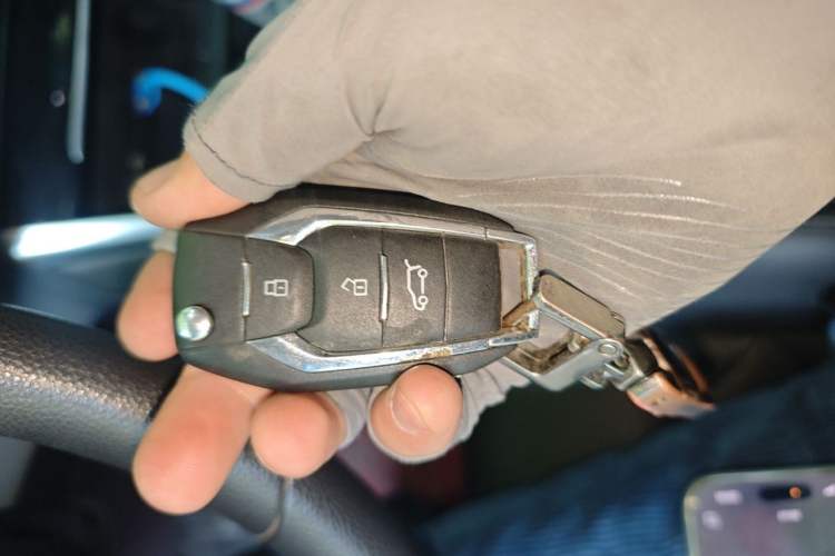 Used SAIC MAXUS EUNIQ 5 2022 Elite Edition Six-Seater Vehicle Key