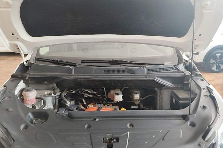 Used SAIC MAXUS EUNIQ 5 2022 Elite Edition Six-Seater Engine Bay