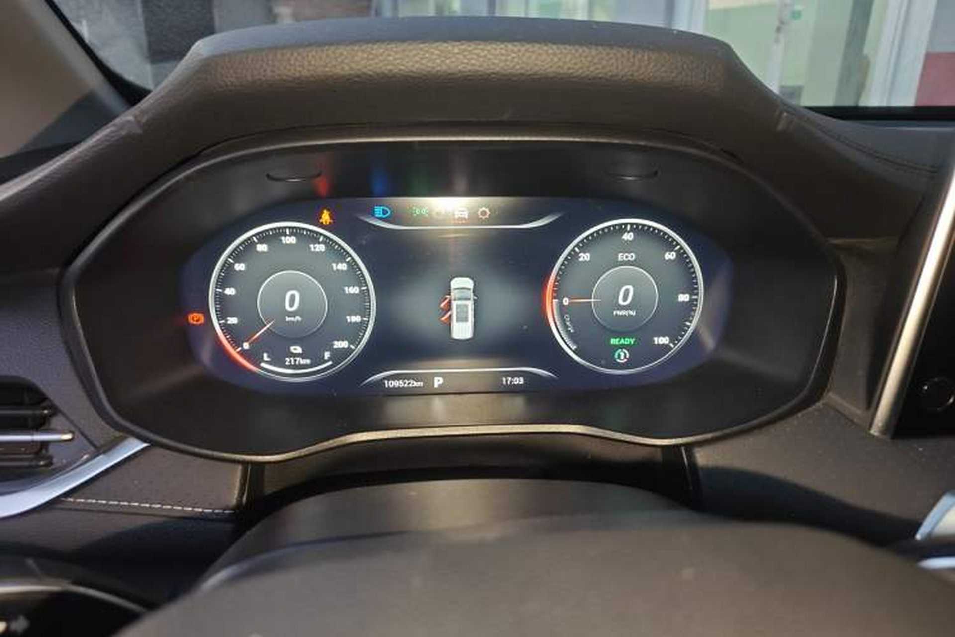 Used SAIC MAXUS EUNIQ 5 2022 Elite Edition Six-Seater Instrument Cluster