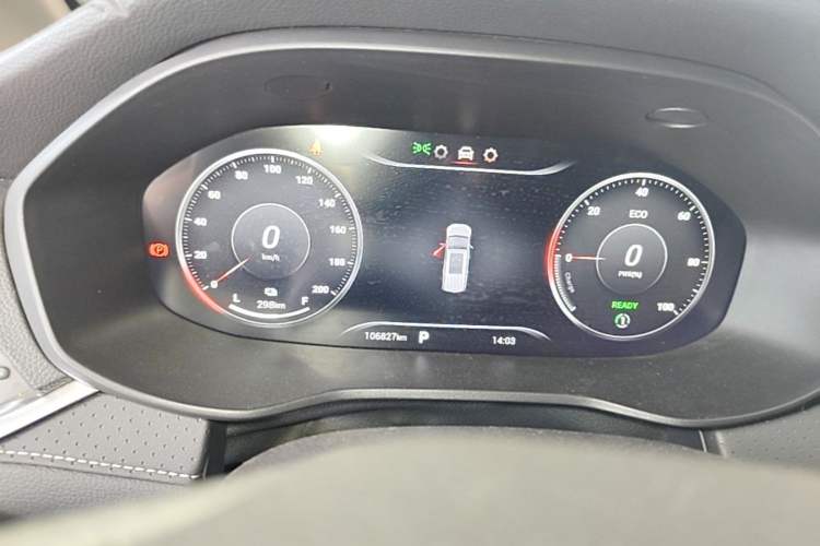 Used SAIC MAXUS EUNIQ 5 2022 Elite Edition Six-Seater Instrument Cluster