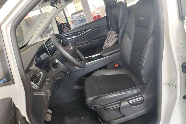 Used SAIC MAXUS EUNIQ 5 2022 Elite Edition Six-Seater Left Front Seat