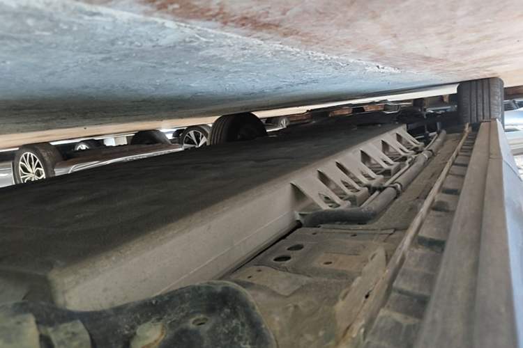 Used SAIC MAXUS EUNIQ 5 2022 Elite Edition Six-Seater Left Side Sill