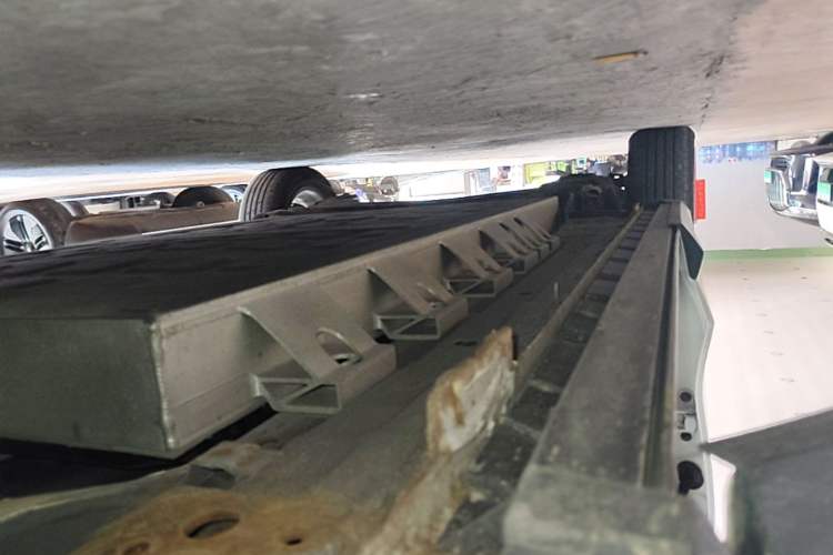 Used SAIC MAXUS EUNIQ 5 2022 Elite Edition Six-Seater Right Side Sill