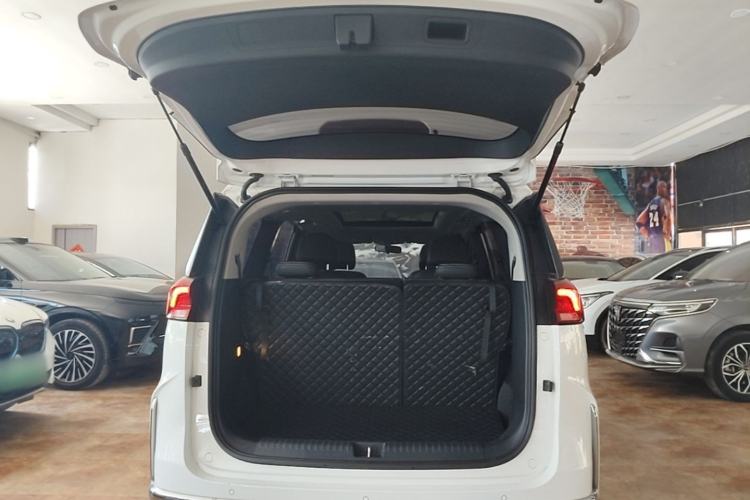 Used SAIC MAXUS EUNIQ 5 2022 Elite Edition Six-Seater Trunk