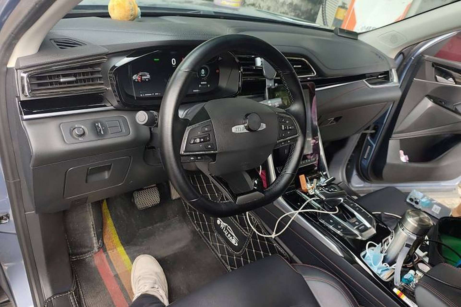 Used SAIC MAXUS EUNIQ 6 2021 LITE+ Smart Edition Center Console