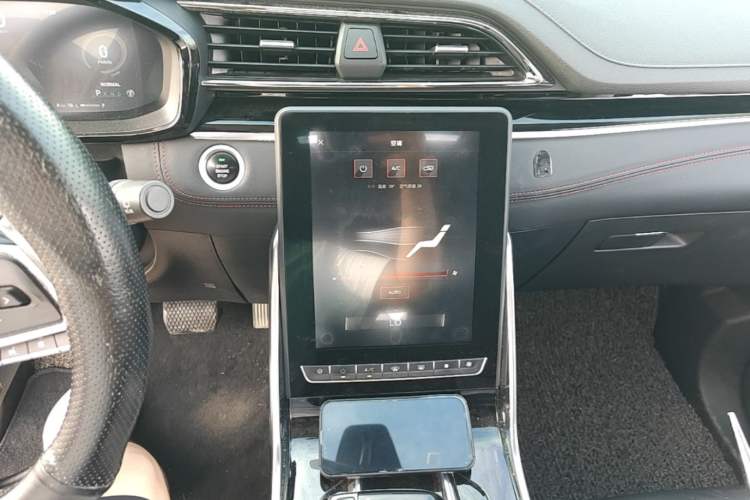 Used SAIC MAXUS EUNIQ 6 2021 1.3T PLUG-IN LITE+ Smart Enjoyment Version Audio And AC Panel