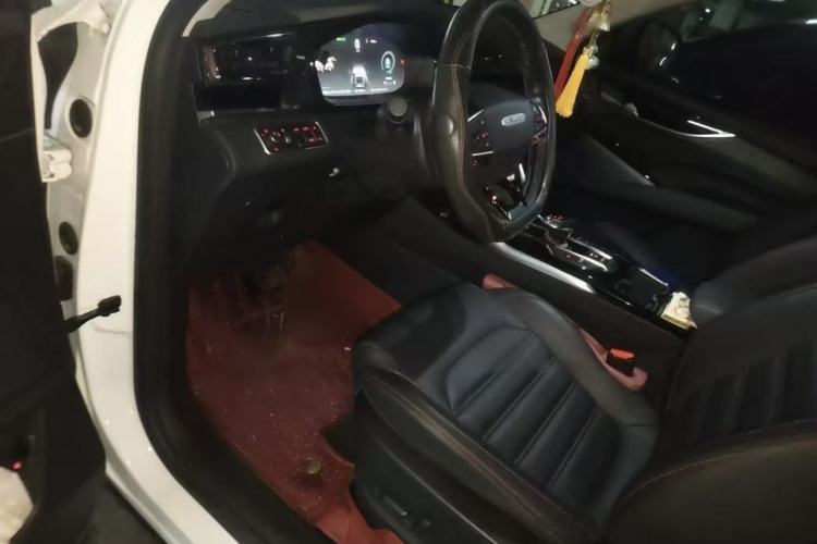 Used SAIC MAXUS EUNIQ 6 2021 1.3T PLUG-IN MATE Trend Edition Interior 1