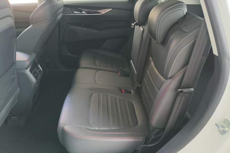 Used SAIC MAXUS EUNIQ 6 2021 1.3T PLUG-IN LITE+ Smart Enjoyment Version Left Rear Seat