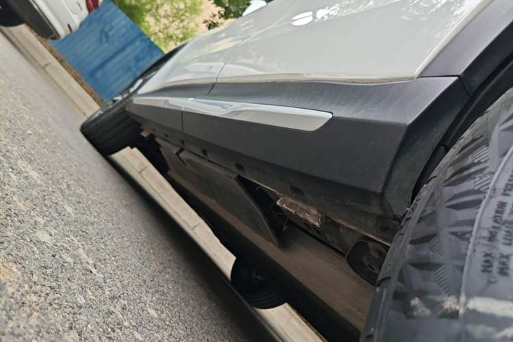 Used SAIC MAXUS EUNIQ 6 2021 LITE+ Smart Edition Left Side Sill
