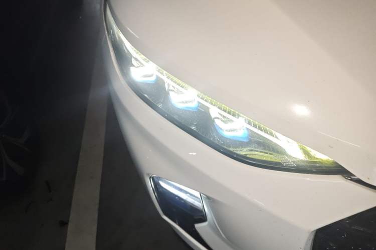 Used SAIC MAXUS EUNIQ 6 2021 1.3T PLUG-IN MATE Trend Edition Right Front Headlight