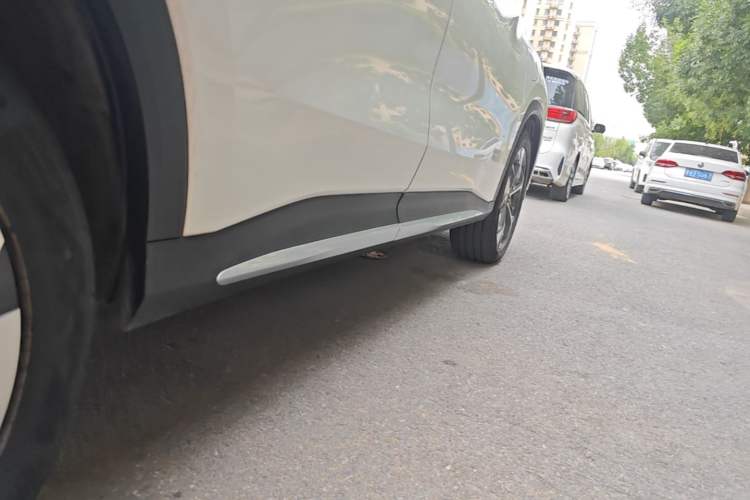 Used SAIC MAXUS EUNIQ 6 2021 LITE+ Smart Edition Right Side Sill