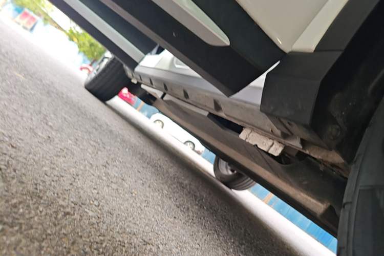 Used SAIC MAXUS EUNIQ 6 2021 LITE+ Smart Edition Right Side Sill
