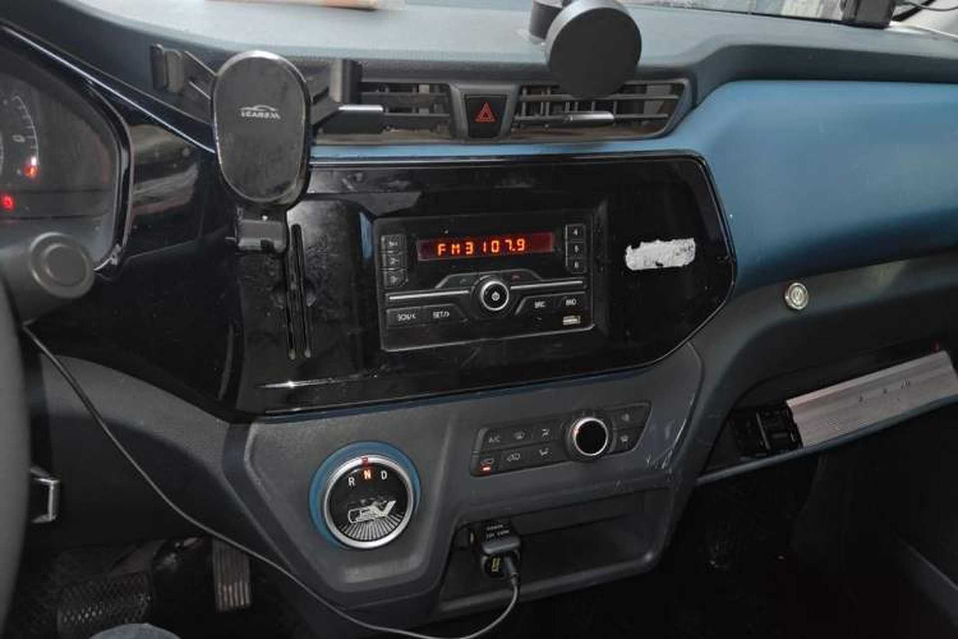 Used SAIC MAXUS EV30 2019 City Logistics Vehicle Fast Delivery Version Long Wheelbase Mengguli 35 kWh Audio And AC Panel