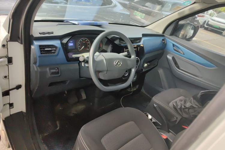 Used SAIC MAXUS EV30 2019 City Logistics Vehicle Express Edition Long Wheelbase SAIC Era 52.5 kWh Center Console