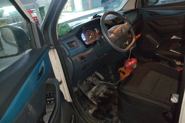 Used SAIC MAXUS EV30 2019 City Logistics Vehicle - Express Version Short Wheelbase Mengguli 35 kWh Driver Seat