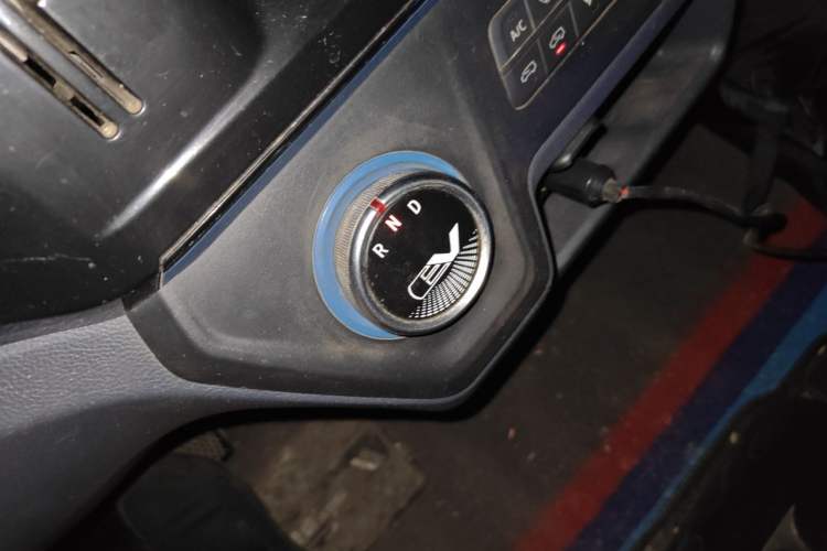 Used SAIC MAXUS EV30 2019 City Logistics Vehicle - Express Version Short Wheelbase Mengguli 35 kWh Gear Lever