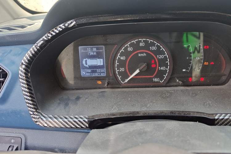 Used SAIC MAXUS EV30 2019 City Logistics Vehicle Fast Delivery Version Long Wheelbase Mengguli 35 kWh Odometer Close Up
