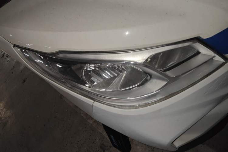 Used SAIC MAXUS EV30 2019 City Logistics Vehicle - Express Version Short Wheelbase Mengguli 35 kWh Right Front Headlight