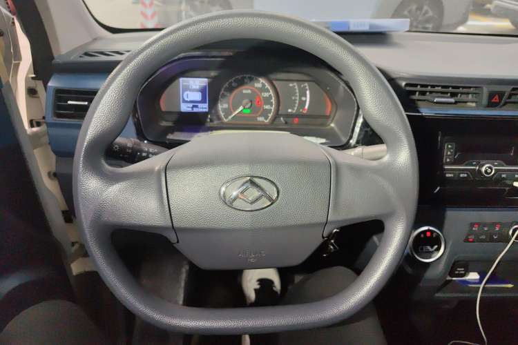 Used SAIC MAXUS EV30 2019 City Logistics Vehicle Express Edition Long Wheelbase SAIC Era 52.5 kWh Steering Wheel