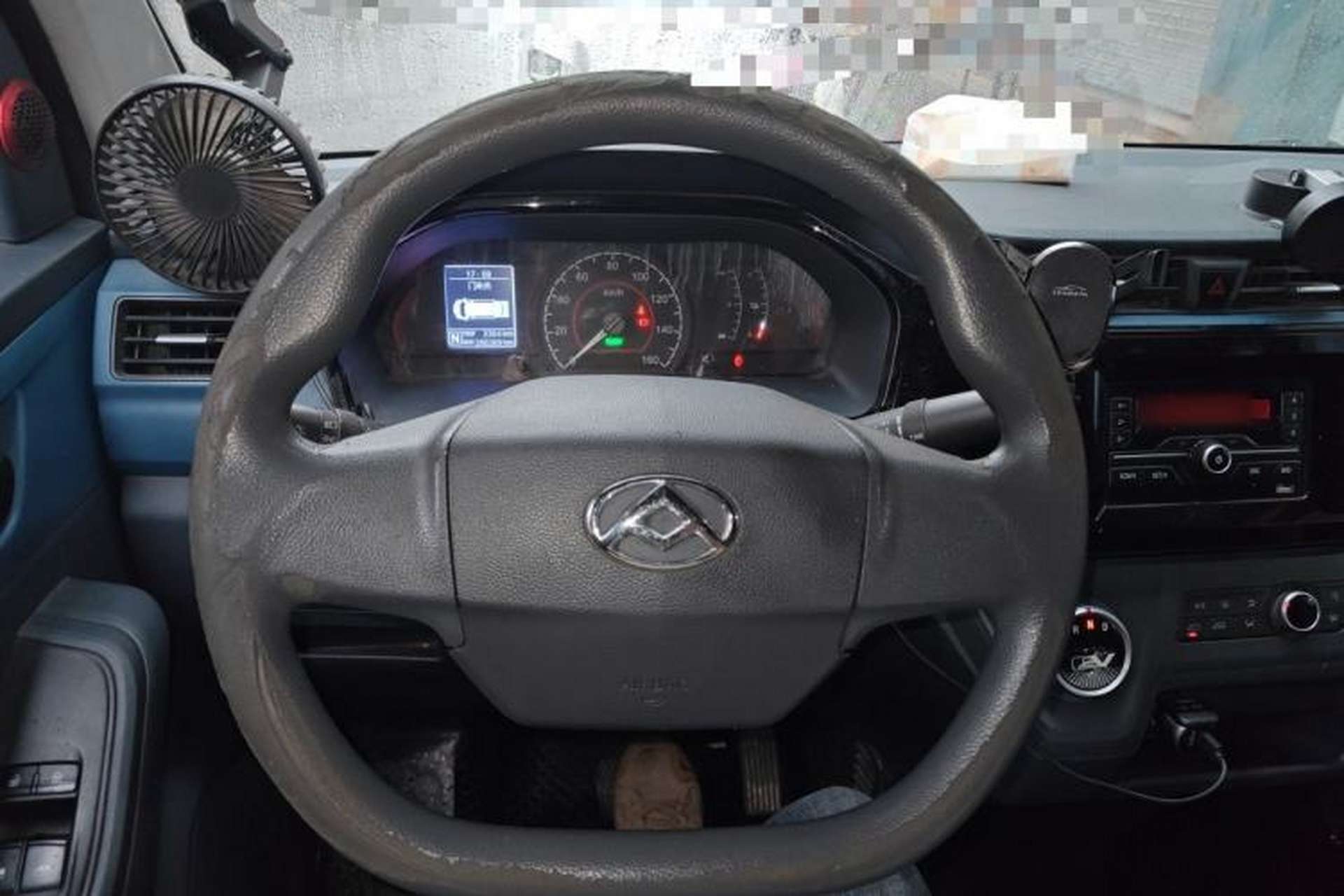 Used SAIC MAXUS EV30 2019 City Logistics Vehicle Fast Delivery Version Long Wheelbase Mengguli 35 kWh Steering Wheel