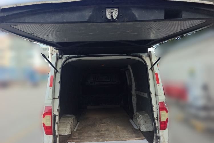 Used SAIC MAXUS EV30 2019 City Logistics Vehicle Fast Delivery Version Long Wheelbase Mengguli 35 kWh Trunk