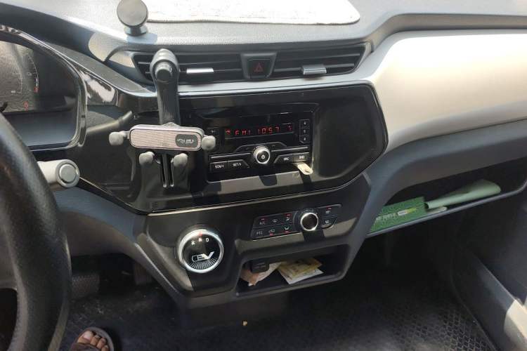 Used SAIC MAXUS EV30 2021 Pure Electric Smart Logistics Expert Short Wheelbase CATL Power System Audio And AC Panel