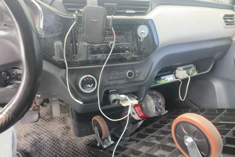 Used SAIC MAXUS EV30 2021 Pure Electric Smart Logistics Expert with Long Wheelbase—CATL Audio And AC Panel