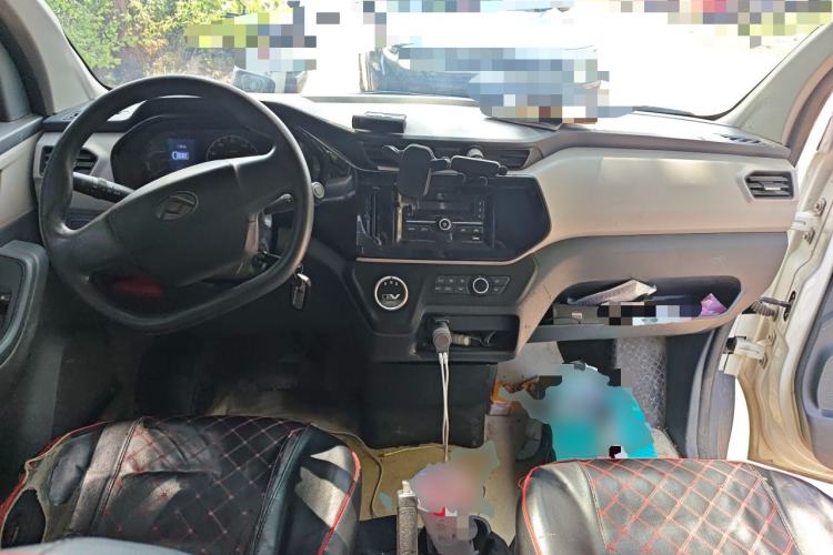 Used SAIC MAXUS EV30 2021 Pure Electric Smart Logistics Expert with Long Wheelbase—CATL Center Console