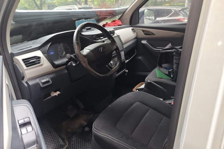 Used SAIC MAXUS EV30 2021 Pure Electric Smart Logistics Expert with Long Wheelbase—CATL Driver Seat