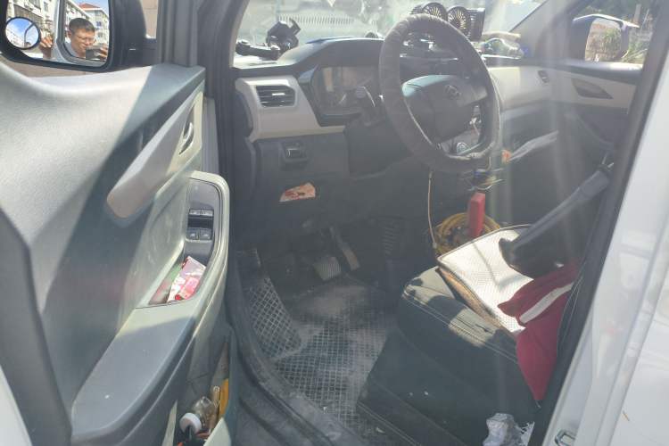 Used SAIC MAXUS EV30 2021 Pure Electric Smart Logistics Expert with Long Wheelbase—CATL Driver Seat