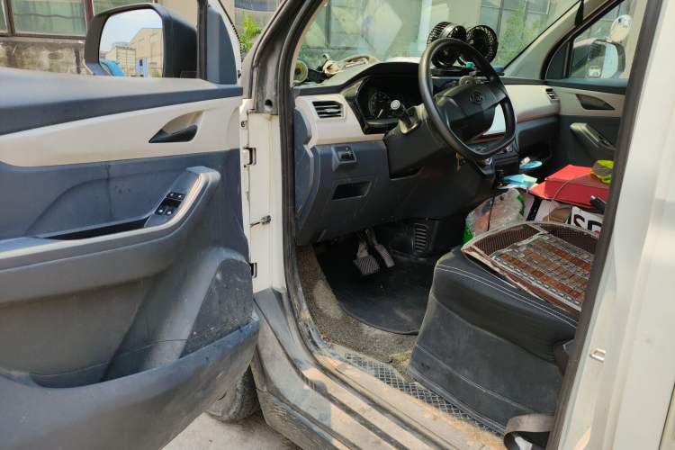 Used SAIC MAXUS EV30 2021 Pure Electric Smart Logistics Expert with Long Wheelbase—CATL Driver Seat