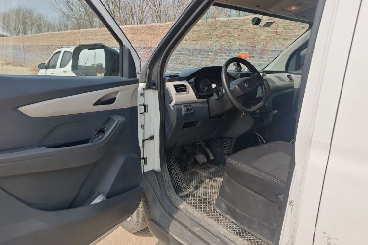 Used SAIC MAXUS EV30 2021 Pure Electric Smart Logistics Expert with Long Wheelbase—CATL Driver Seat