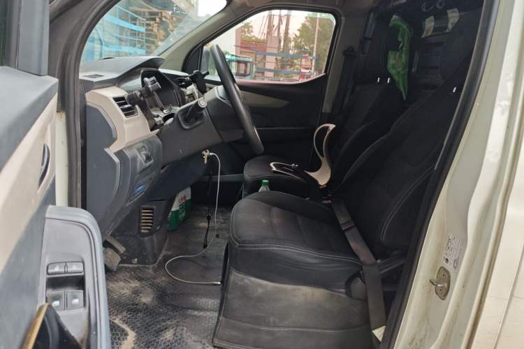 Used SAIC MAXUS EV30 2021 Pure Electric Smart Logistics Expert with Long Wheelbase—CATL Driver Seat