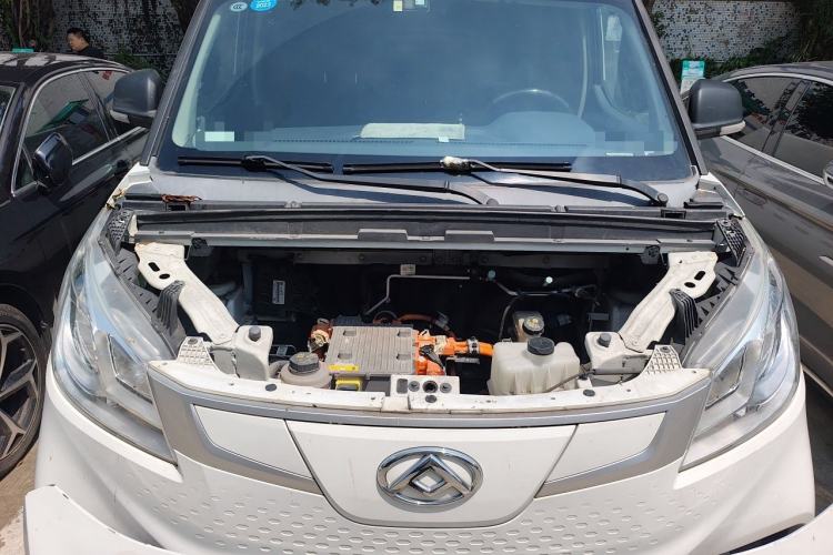 Used SAIC MAXUS EV30 2021 Pure Electric Smart Logistics Expert Short Wheelbase CATL Power System Engine Bay