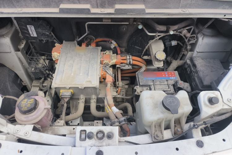 Used SAIC MAXUS EV30 2021 Pure Electric Smart Logistics Expert with Long Wheelbase—CATL Engine Bay