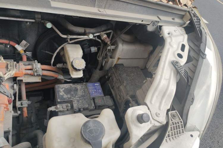 Used SAIC MAXUS EV30 2021 Pure Electric Smart Logistics Expert with Long Wheelbase—CATL Engine Bay Left