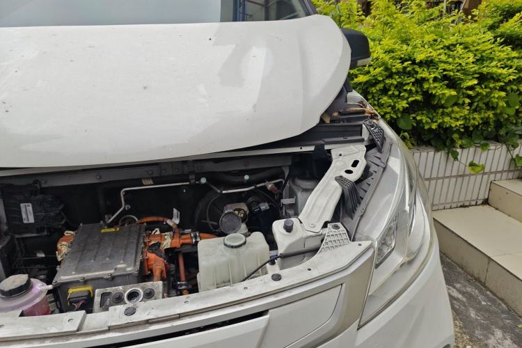 Used SAIC MAXUS EV30 2021 Pure Electric Smart Logistics Expert with Long Wheelbase—CATL Engine Bay Left