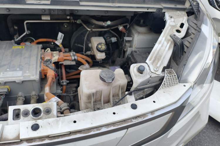 Used SAIC MAXUS EV30 2021 Pure Electric Smart Logistics Expert with Long Wheelbase—CATL Engine Bay Left