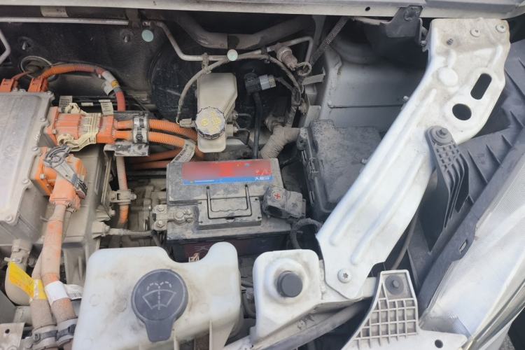 Used SAIC MAXUS EV30 2021 Pure Electric Smart Logistics Expert with Long Wheelbase—CATL Engine Bay Left