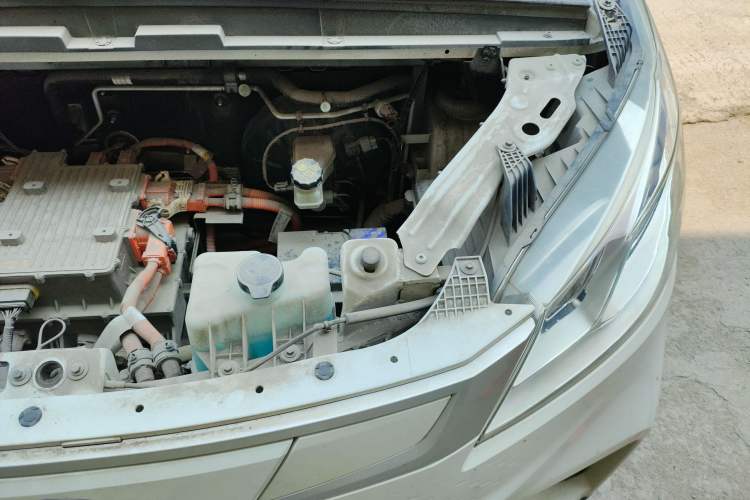Used SAIC MAXUS EV30 2021 Pure Electric Smart Logistics Expert with Long Wheelbase—CATL Engine Bay Left